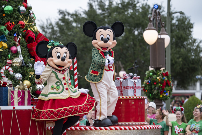 Photos: ALADDIN, Ariana DeBose & More Perform at Disney's Christmas Day Parade Image