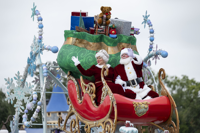 Photos: ALADDIN, Ariana DeBose & More Perform at Disney's Christmas Day Parade Image