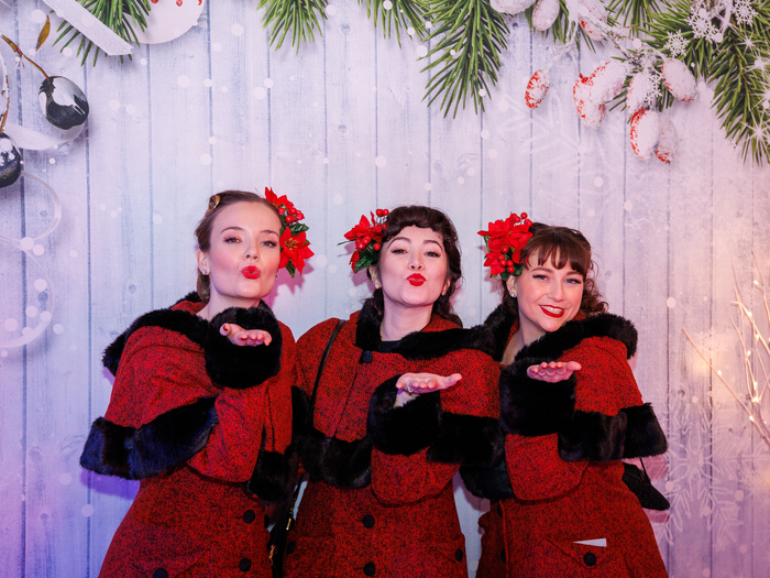 Photos: The Satin Dollz Tour New York City Restaurants with Christmas Caroling  Image