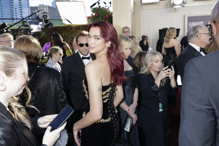 Photos: Inside the Golden Globes With Emma Stone, Taylor Swift & More Image