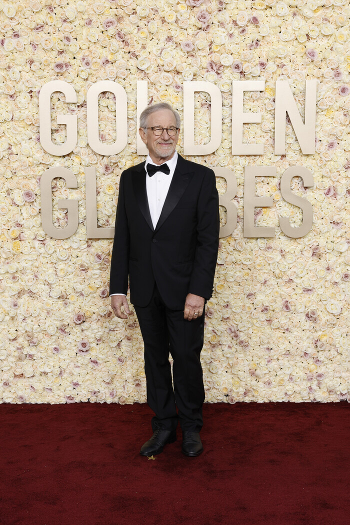 Photos: Inside the Golden Globes With Emma Stone, Taylor Swift & More Image