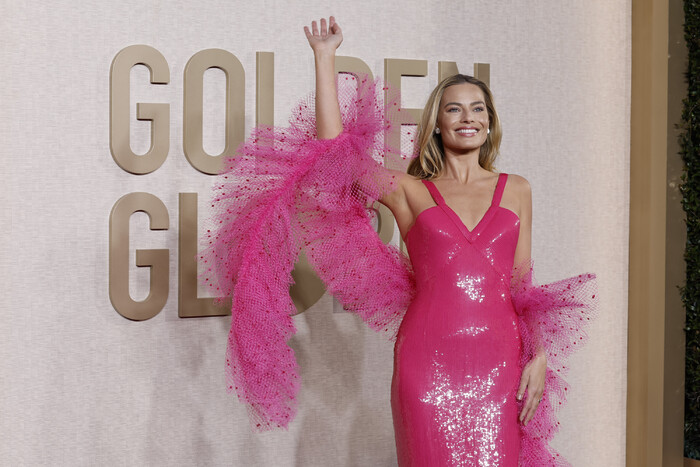 Photos: Inside the Golden Globes With Emma Stone, Taylor Swift & More Image