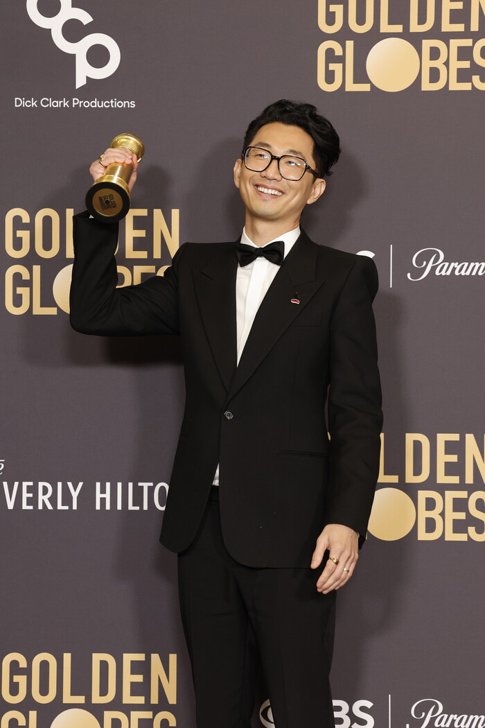 Photos: Inside the Golden Globes With Emma Stone, Taylor Swift & More Image