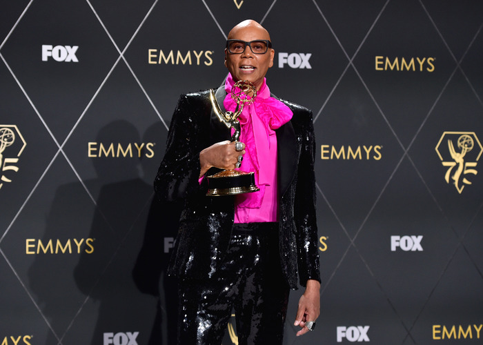 Photos: Inside the 75th Emmy Award With Niecy Nash-Betts, Jennifer Coolidge & More Image
