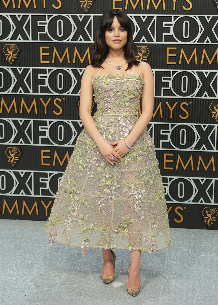 Photos: Inside the 75th Emmy Award With Niecy Nash-Betts, Jennifer Coolidge & More Image