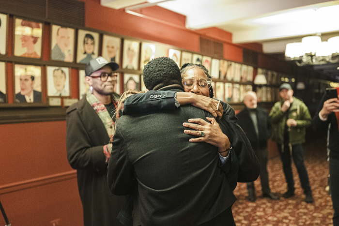 Photos: Leslie Odom, Jr. Honored With Sardi's Portrait Image