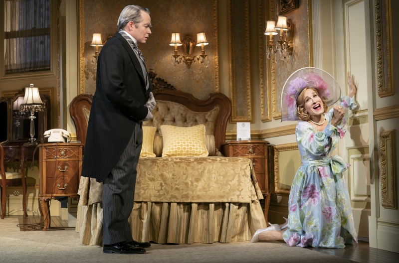 Review: PLAZA SUITE, Savoy Theatre Image