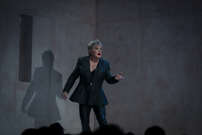 Photos: Get a First Look at Eddie Izzard's Solo HAMLET Image