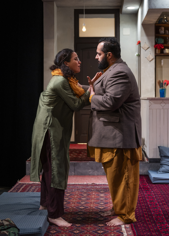 Photos: First Look At Pulitzer Prize-Winning SELLING KABUL At Northlight Theatre Image