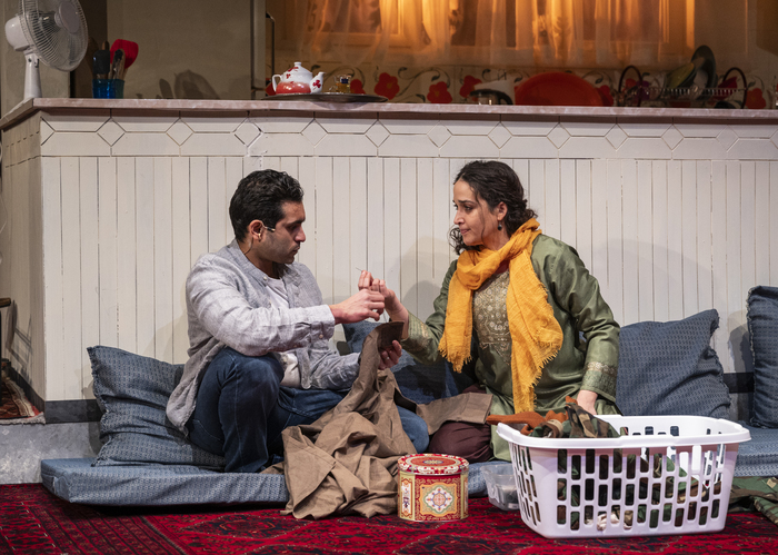 Photos: First Look At Pulitzer Prize-Winning SELLING KABUL At Northlight Theatre Image