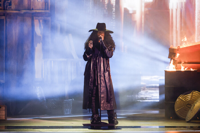 Photos: Inside the GRAMMYs With Taylor Swift, Miley Cyrus, Beyoncé & More Image