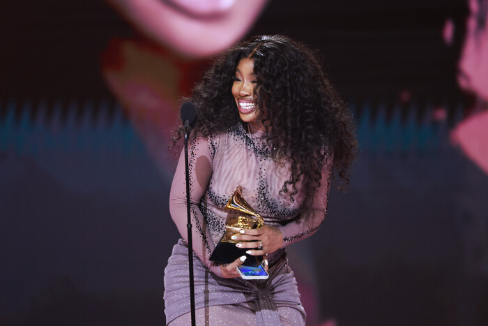 Photos: Inside the GRAMMYs With Taylor Swift, Miley Cyrus, Beyoncé & More Image