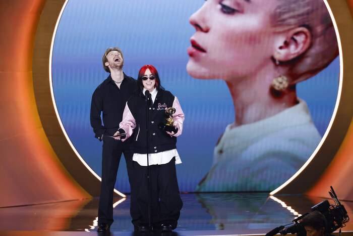 Photos: Inside the GRAMMYs With Taylor Swift, Miley Cyrus, Beyoncé & More Image