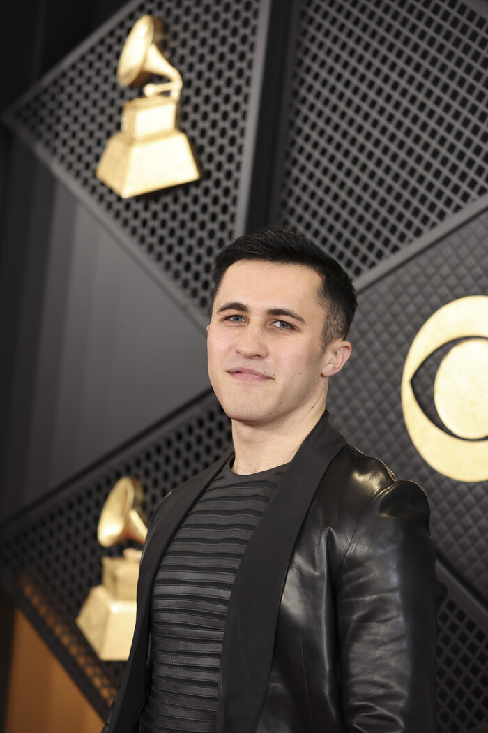 Photos: Inside the GRAMMYs With Taylor Swift, Miley Cyrus, Beyoncé & More Image