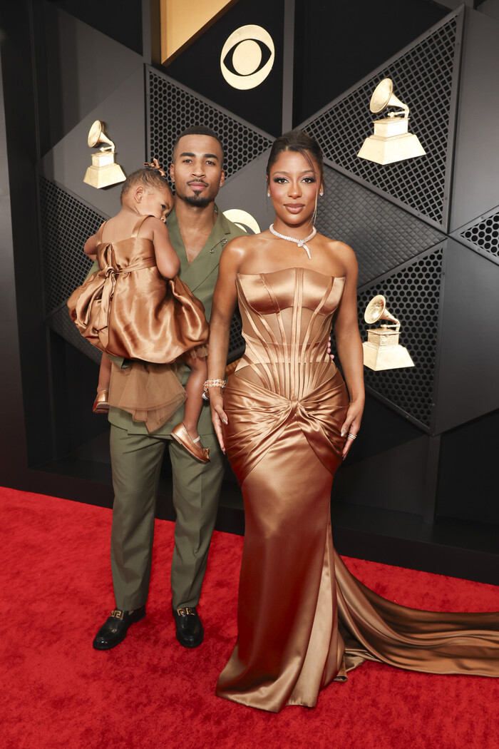Photos: Inside the GRAMMYs With Taylor Swift, Miley Cyrus, Beyoncé & More Image