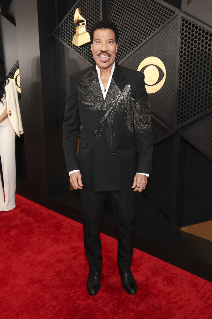 Photos: Inside the GRAMMYs With Taylor Swift, Miley Cyrus, Beyoncé & More Image
