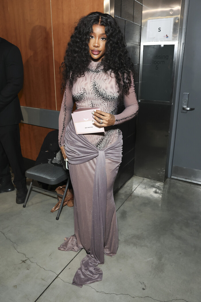 Photos: Inside the GRAMMYs With Taylor Swift, Miley Cyrus, Beyoncé & More Image