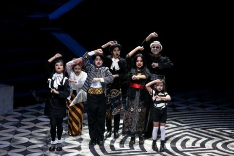 Review: Arendi's THE ADDAMS FAMILY: Creepy, Kooky, and Captivating 