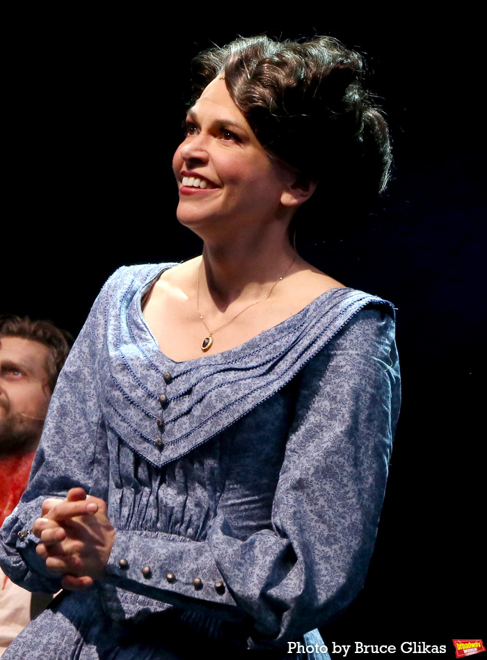 Photos: Aaron Tveit & Sutton Foster Take Their First Bows in SWEENEY TODD Image