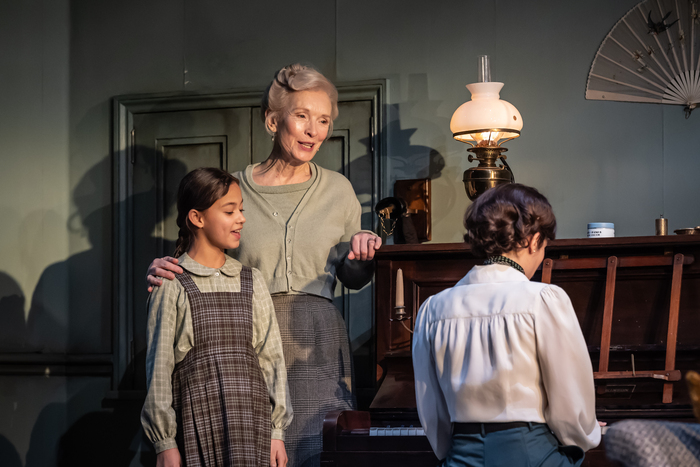 Isla Ithier (Scrap) and Lindsay Duncan (Dora) in Dear Octopus at the National Theatre Photo