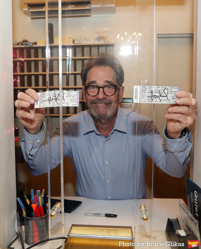Photos: Huey Lewis Greets Fans at THE HEART OF ROCK & ROLL Box Office Opening Image