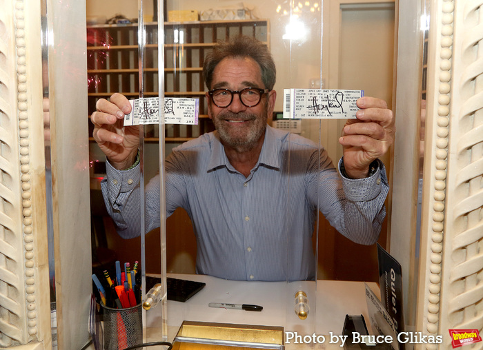 Photos: Huey Lewis Greets Fans at THE HEART OF ROCK & ROLL Box Office Opening Image