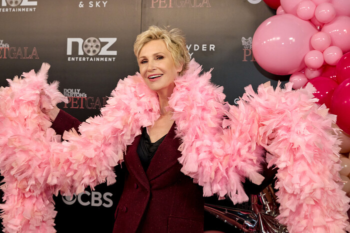 Photos: First Look at DOLLY PARTON'S PET GALA on CBS With Jane Lynch, Iain Armitage & More Image