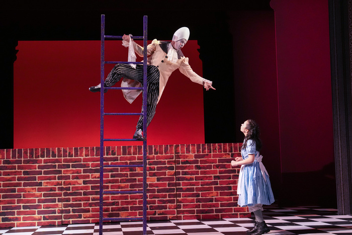 Photos: First Look at Children's Theatre Company's ALICE IN WONDERLAND Image