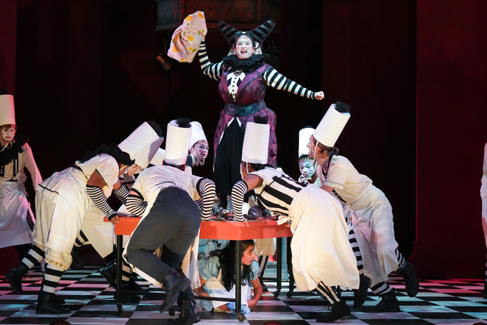 Photos: First Look at Children's Theatre Company's ALICE IN WONDERLAND Image