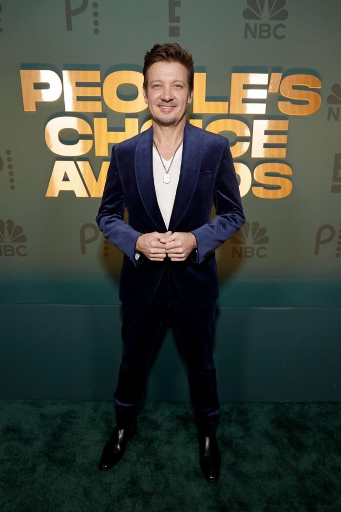 Photos: Inside the People's Choice Awards With Rachel Zegler, Halle Bailey & More 
