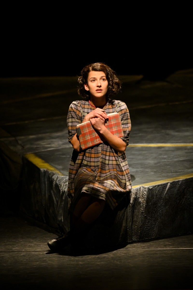 Review: JE ANNE – An Intimate yet Slightly Tedious Portrait of Anne Frank ⭐️⭐️⭐️ at Schouwburg Amstelveen 