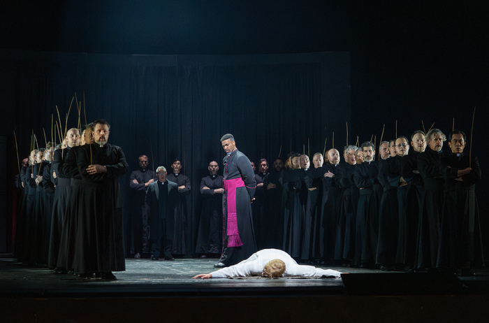 Reviews/Photos: Critics Sound Off On The Met Opera's LA FORZA DEL DESTINO Image