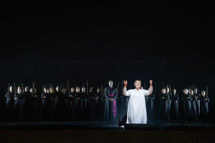 Reviews/Photos: Critics Sound Off On The Met Opera's LA FORZA DEL DESTINO Image