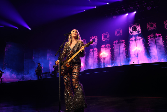 Photos Carrie Underwood Returns With More REFLECTION The Las Vegas
