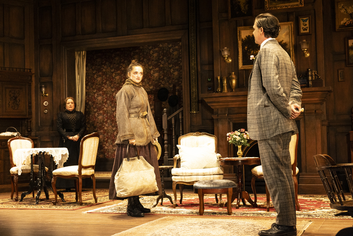 Review: GASLIGHT at Comedy Theatre 