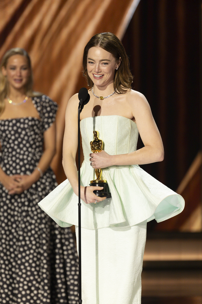 Photos: Inside the Oscars With Emma Stone, Michelle Yeoh & More Image