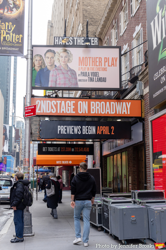 Up on the Marquee: MOTHER PLAY Image