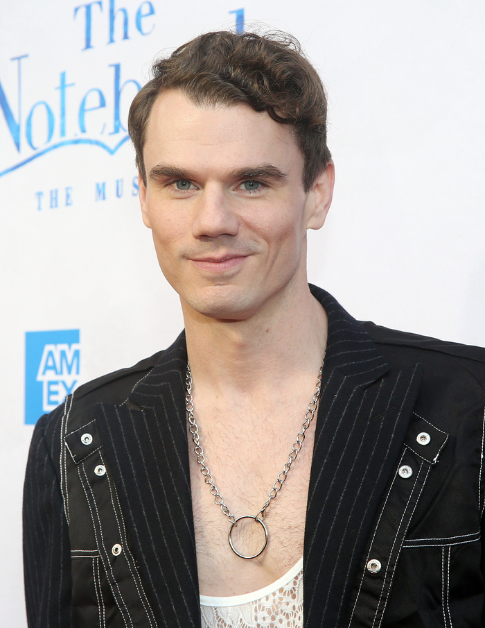 Photos: On the Red Carpet at Opening Night of THE NOTEBOOK Image