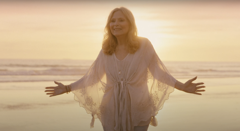 Interview: Roslyn Kind is Leading With Her Heart in 'The Look of Love / The Island' Image