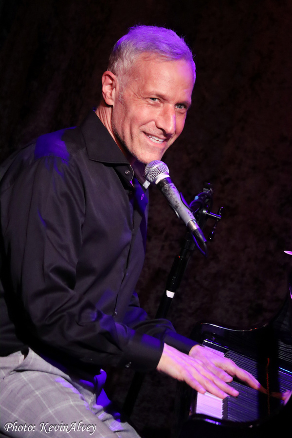 Photos: Go Inside Victoria Shaw's UNDER THE COVERS at Birdland Image