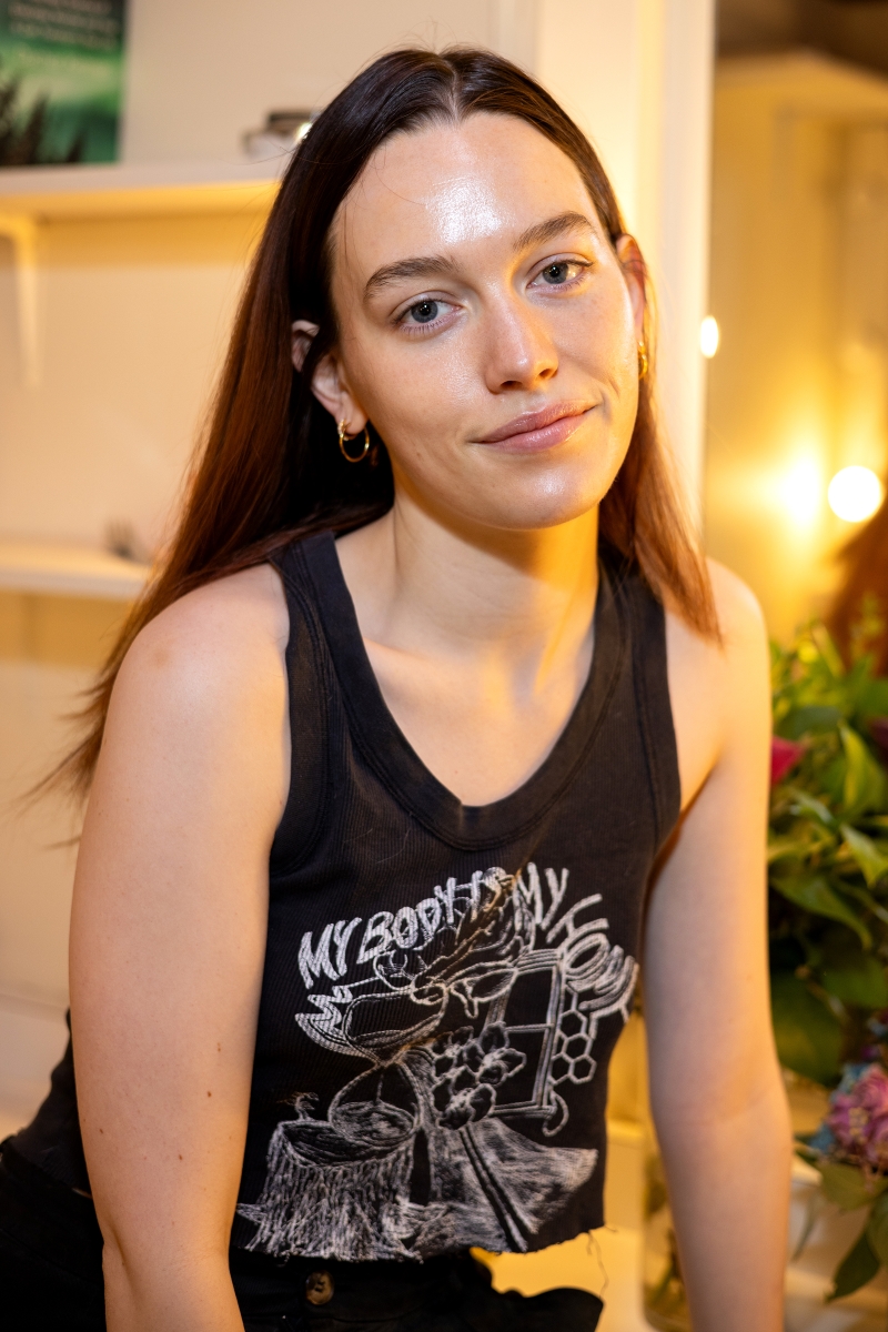 Interview: TV Star Victoria Pedretti Talks Transition From Screen to Stage in AN ENEMY OF THE PEOPLE Image