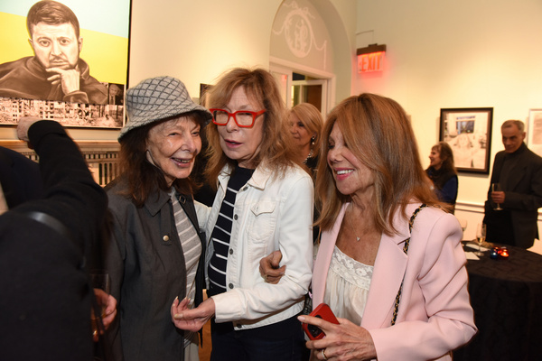 Elaine May, Jeannie Berlin, and Marlo Thomas share a laugh. Photo