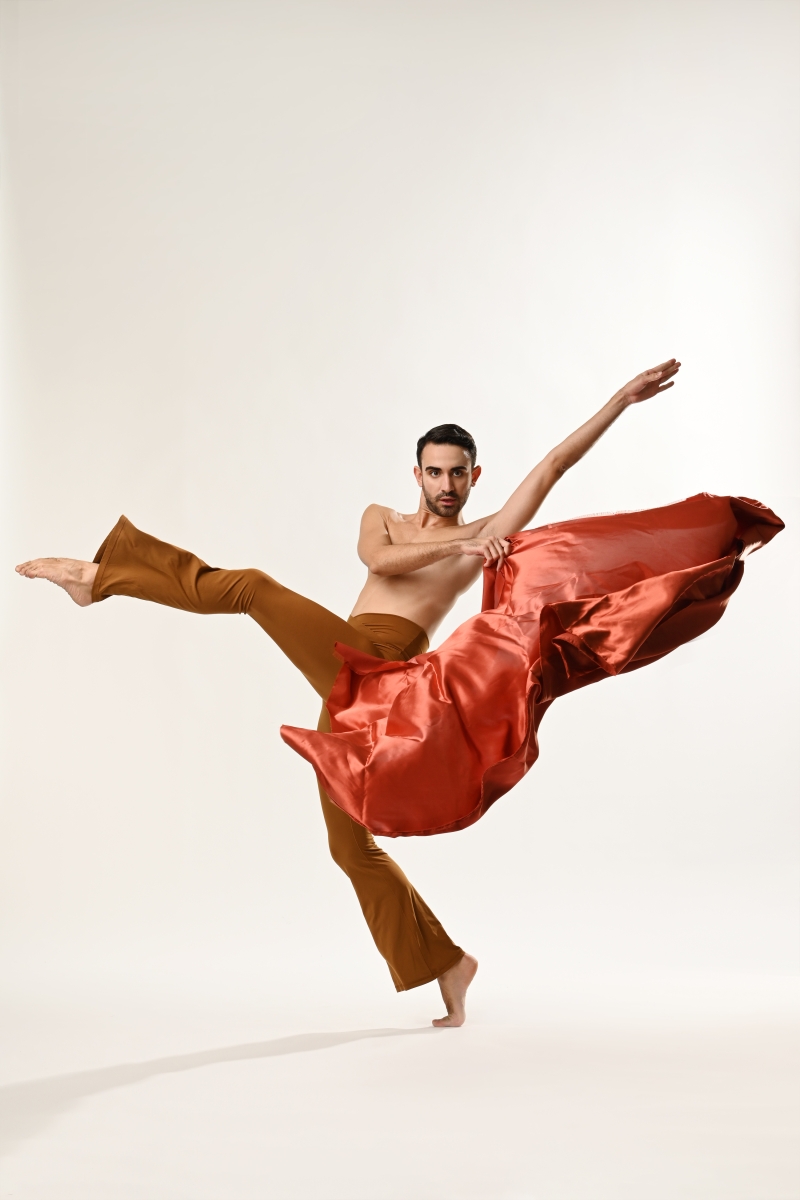 EMANUELE Fiore: A MODERN DANCER FROM ITALY DEBUTS IN THE OFF-BROADWAY SHOW 'SEMPREVERDE' 