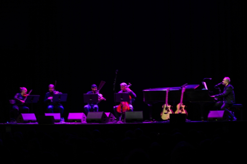 Review: FIVE FOR FIGHTING WITH STRING QUARTET at Uptown Theater Minneapolis Image