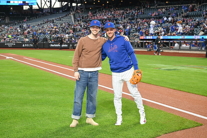 Photos: Grant Gustin Throws First Pitch at Mets vs. Tigers Game Image