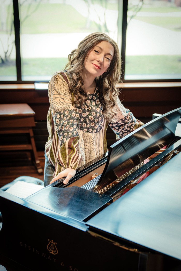 Photos: Meet Tiffany Topol The Star of BEAUTIFUL: THE CAROLE KING MUSICAL At Paramount Theatre 
