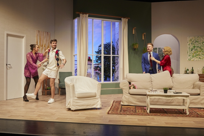 Review: FALSCHER TAG, FALSCHE TÜR at Weyher Theater Image