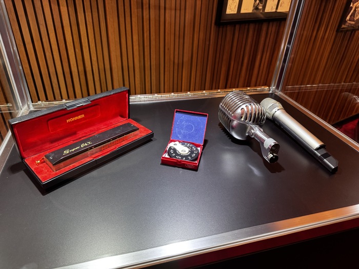 Photos: TONY BENNETT: A LIFE WELL LIVED Exhibition Open Ahead of Auction 