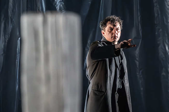 Photos: First Look at LONDON TIDE at the National Theatre Image