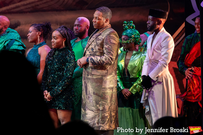 Alan Mingo, Jr. and the cast of THE WIZ Photo